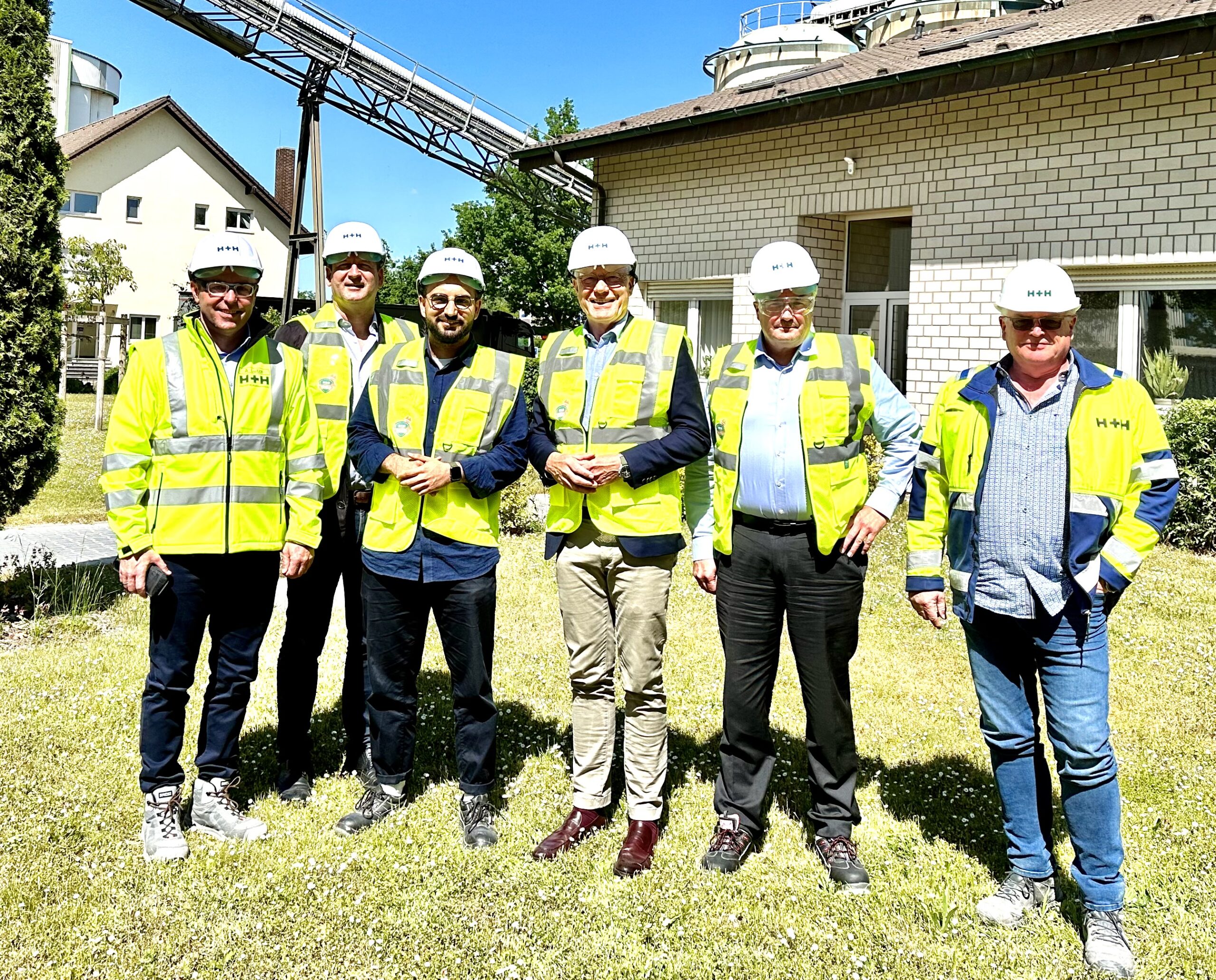 Treibhausgasneutrale Kalksandsteinproduktion ab 2042 solid UNIT Klimabeirat Taher Saleh MdB besucht Kalksandsteinwerk