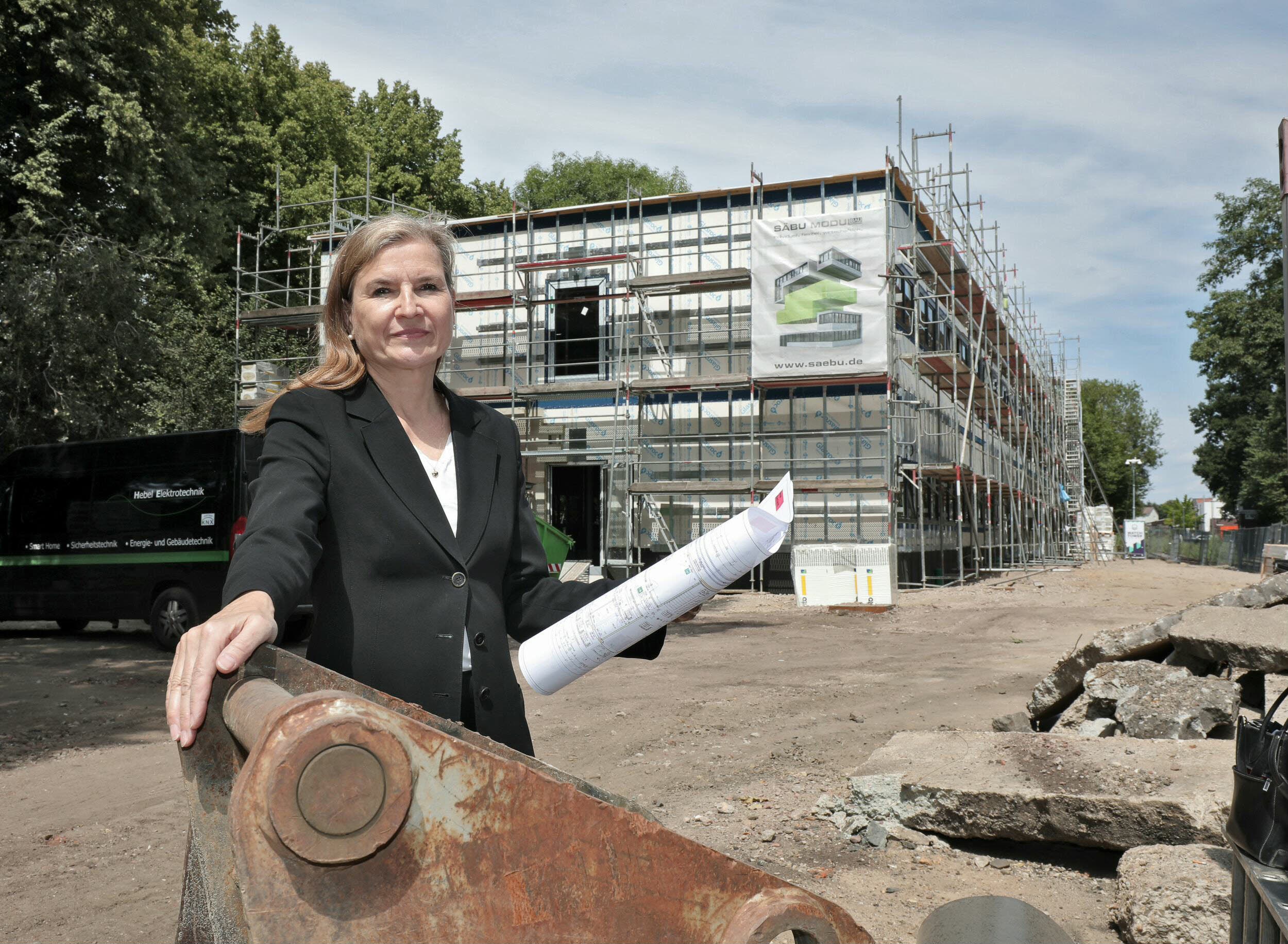 ZGM-Projektleiterin Vera Fuchs hat den Bau der Interimsschule an der Westparkstraße begleitet. In nicht einmal einer Woche wurden die Module gesetzt. Insgesamt beträgt die Bauzeit drei Monate.