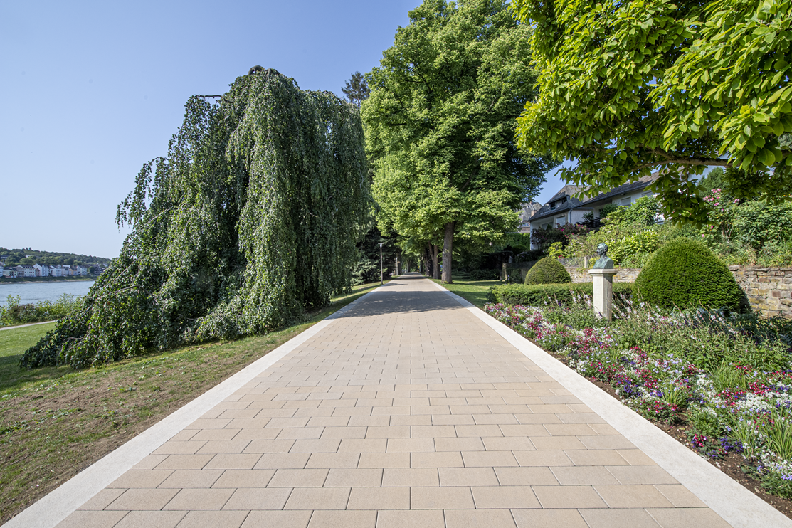 Kaiserin-August-Promenade